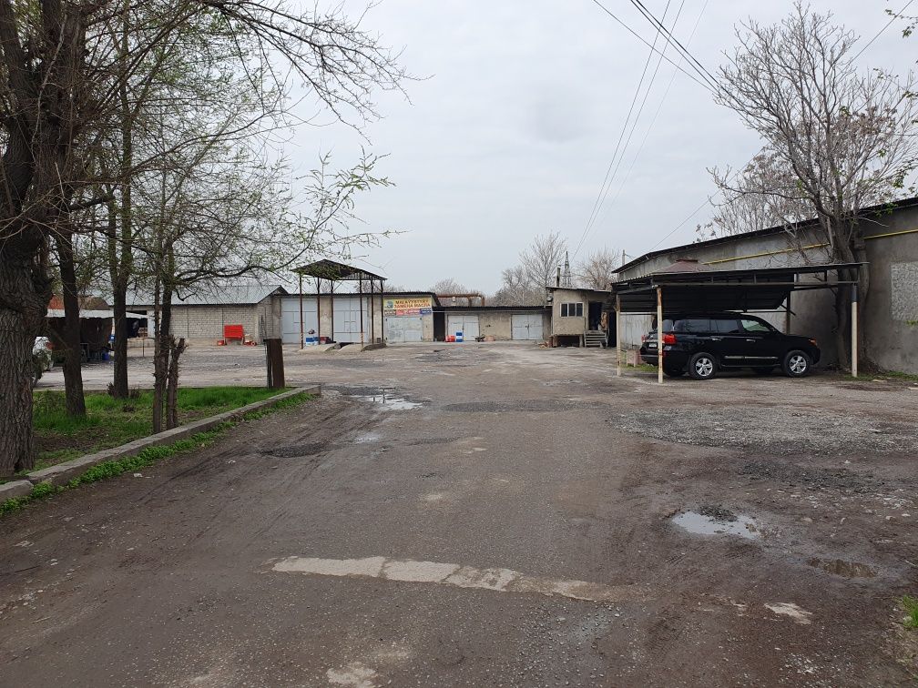 База 50 соток г.Шымкент со складскими и офисным площадью 1000 кв.м