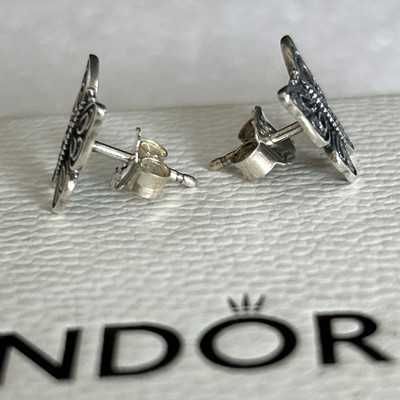 Cercei PANDORA "Dragostea prinde aripi", noi, pret excelent!