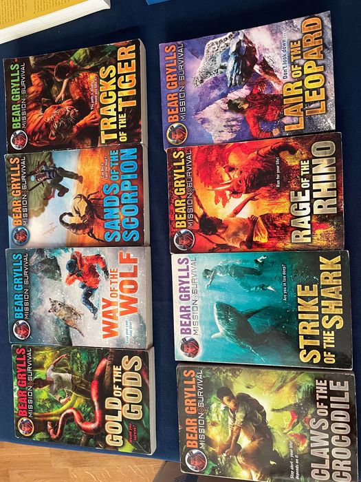 Комплект английски книги (8 последователни тома) на Беър Грилс.