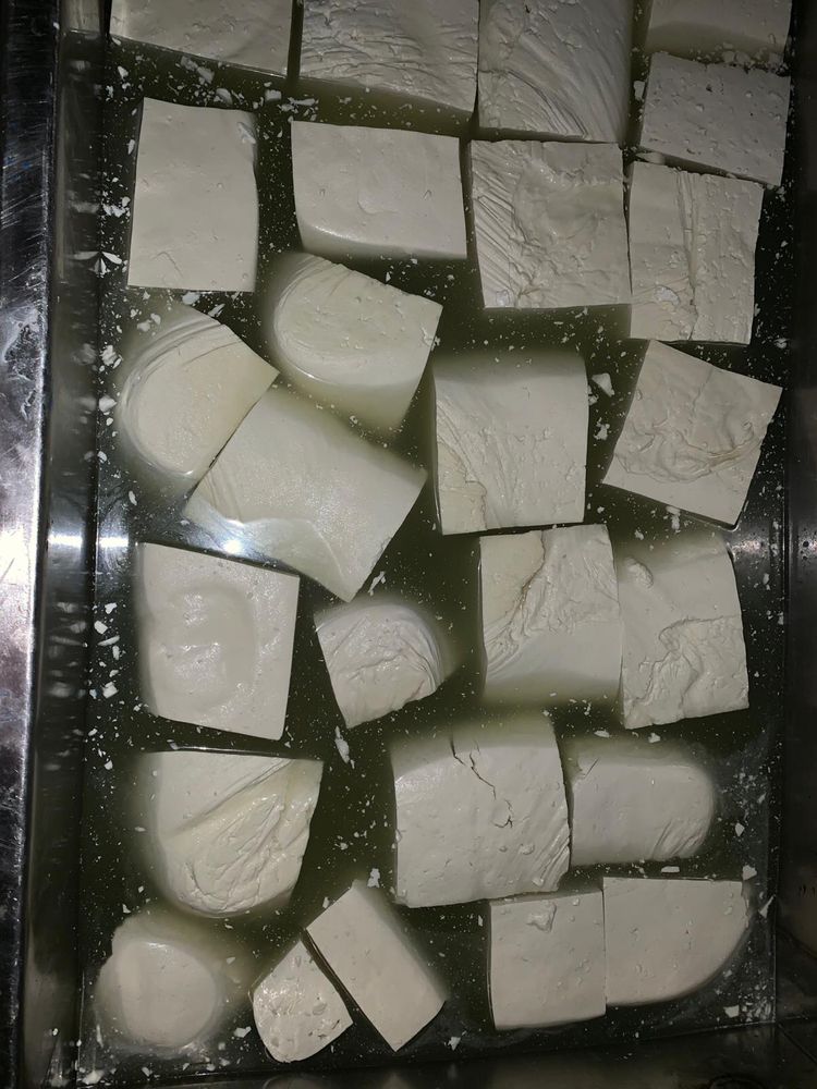 Vând brânză de oaie