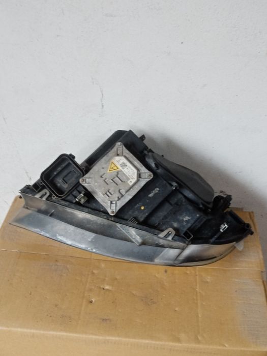 Vând far dreapta bmw e90 și e92