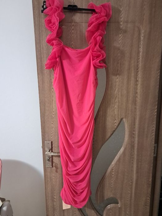 Rochie nouă ,o vand pentru ca am comandat o prea mare.