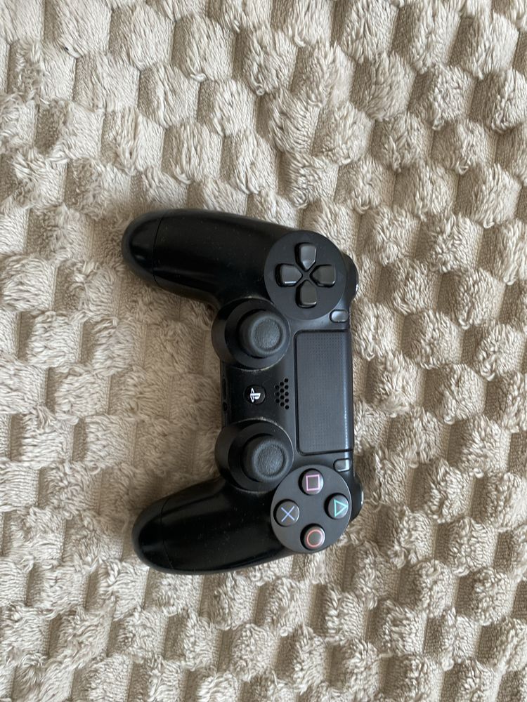 PS4 с един джоистик