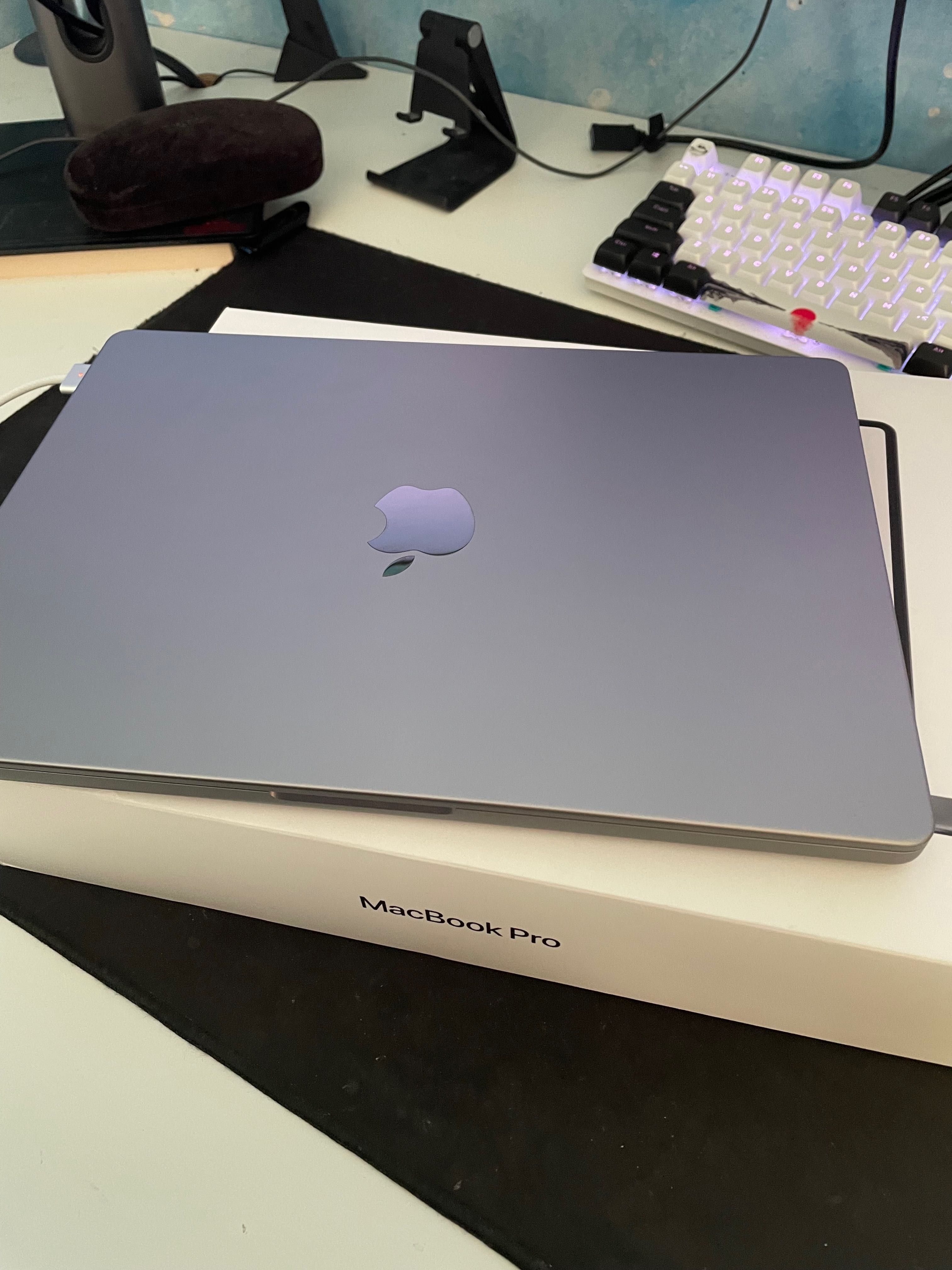 MacBook Pro 2021 14" 32 GB RAM, 512 GB SSD, 100% батерия, перфектен