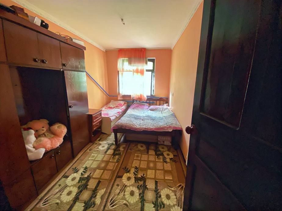 СРОЧНО СОТИЛАДИ Чирчик ш. 8 м/н йул юзи 2х/1/4 торцевой 56 м²