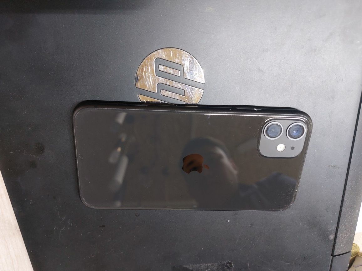 Продаю IPhone 11 в идеальном состоянии