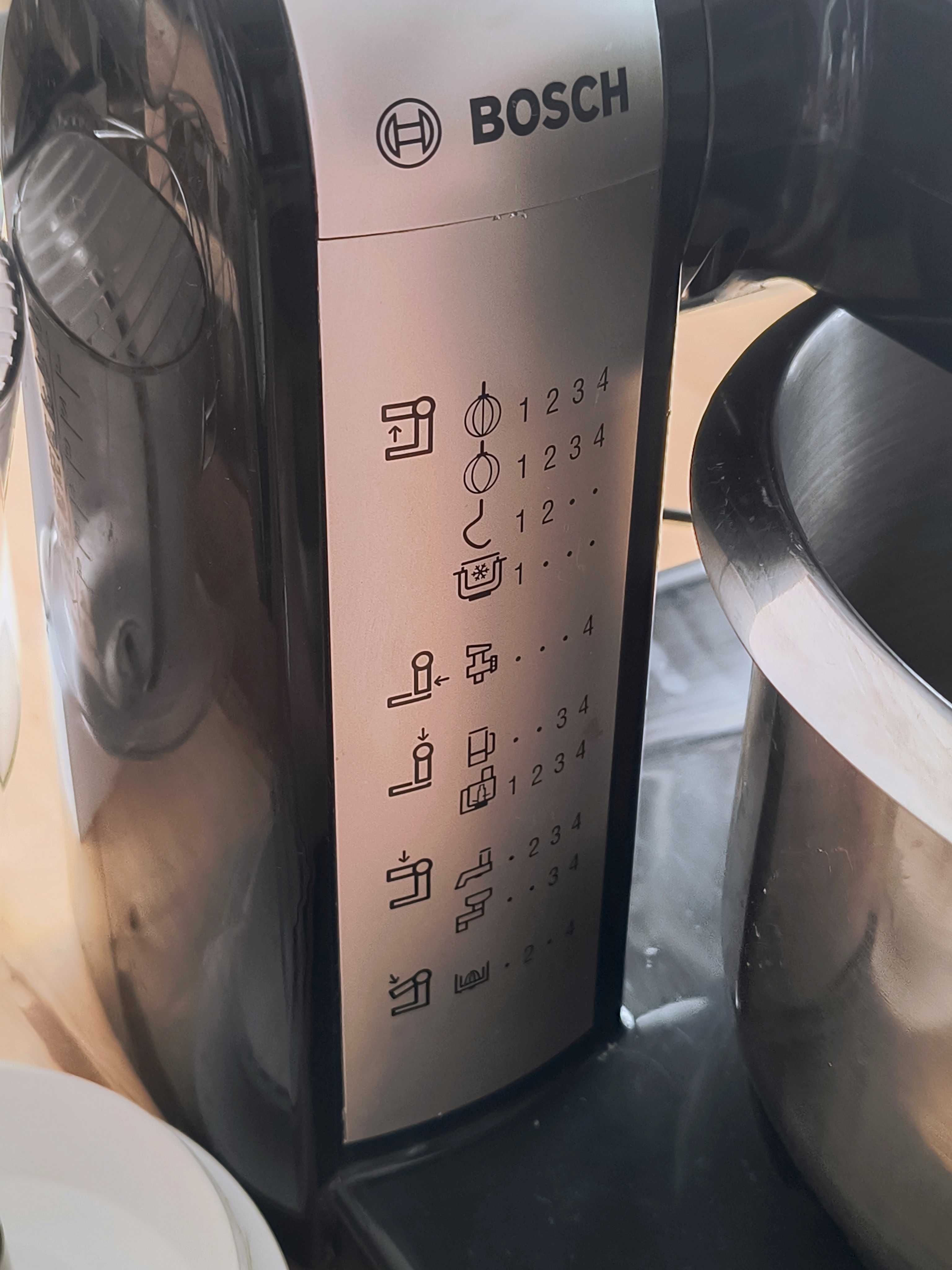 Bosch MUM48A1 + аксесоари MUZ4ZT1 и MUZ4MX2 - Компактен кухненски уред