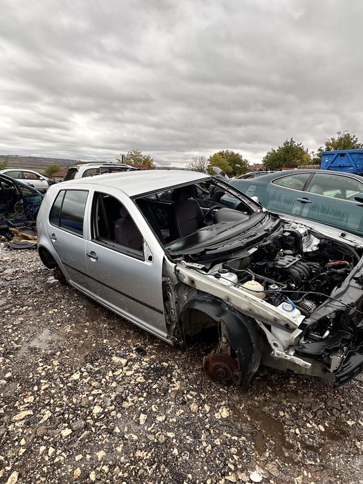 VW Golf 4 1.6i на части