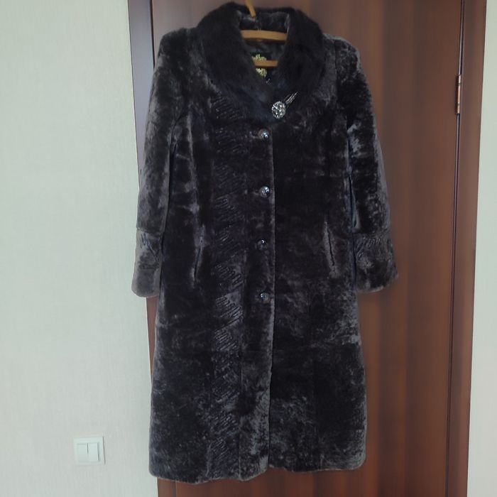 Продам шубу мутон , воротник норка