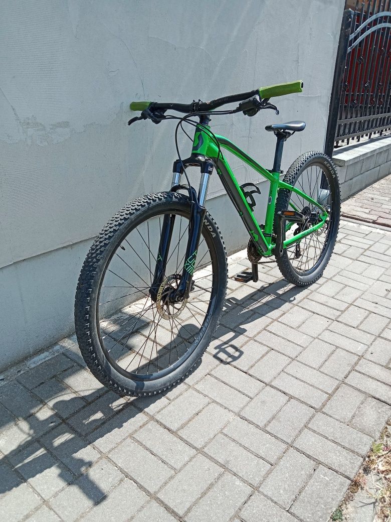 Vând bicicleta Scott 27.5