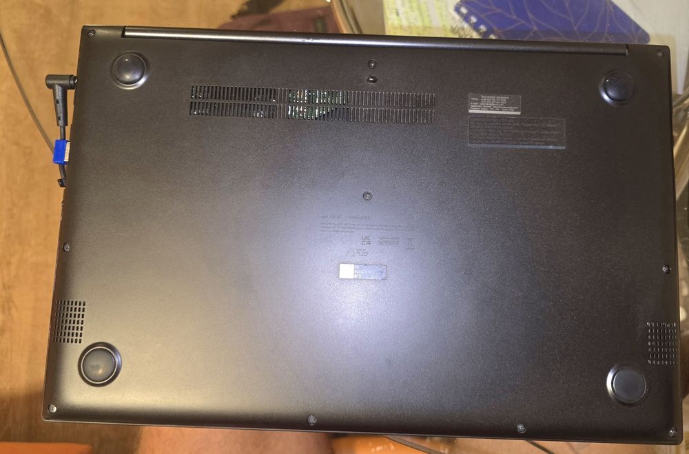 ASUS VivoBook 15 (K513EA) – отличное состояние + комплект аксессуаров