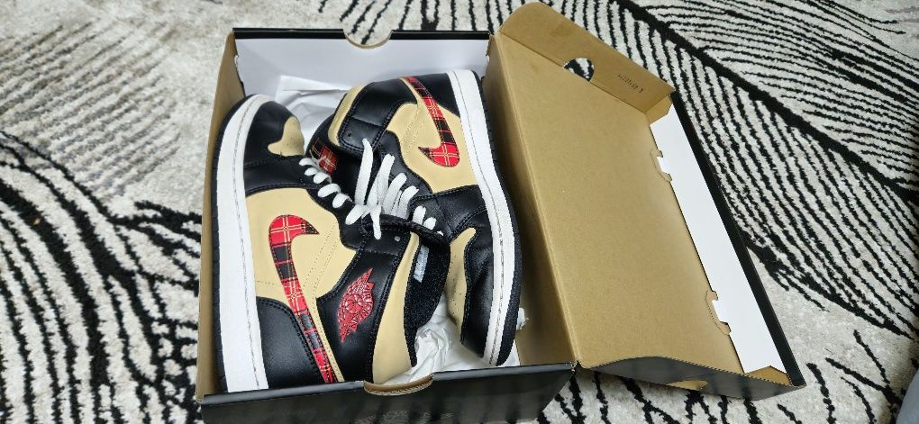 Air Jordan 1 MID SE