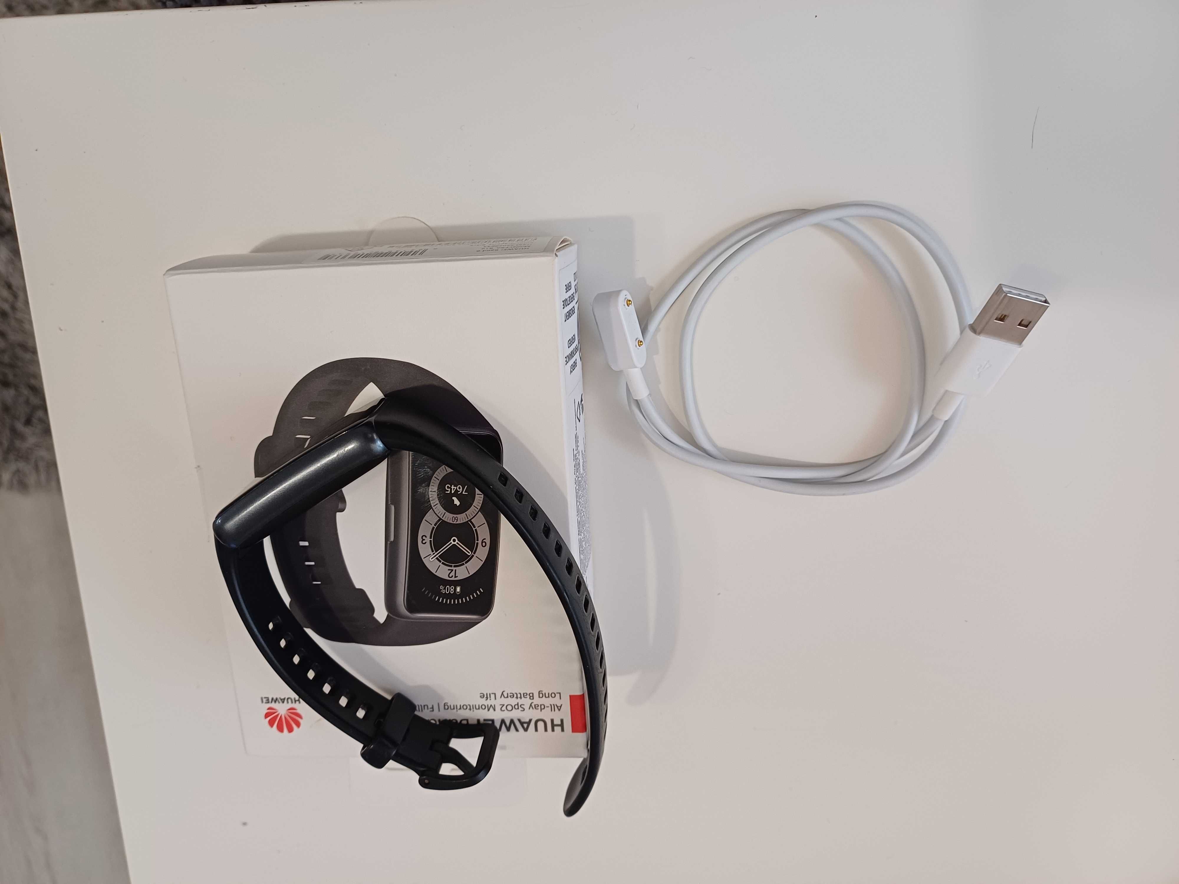 Смарт часовник Huawei Band 6