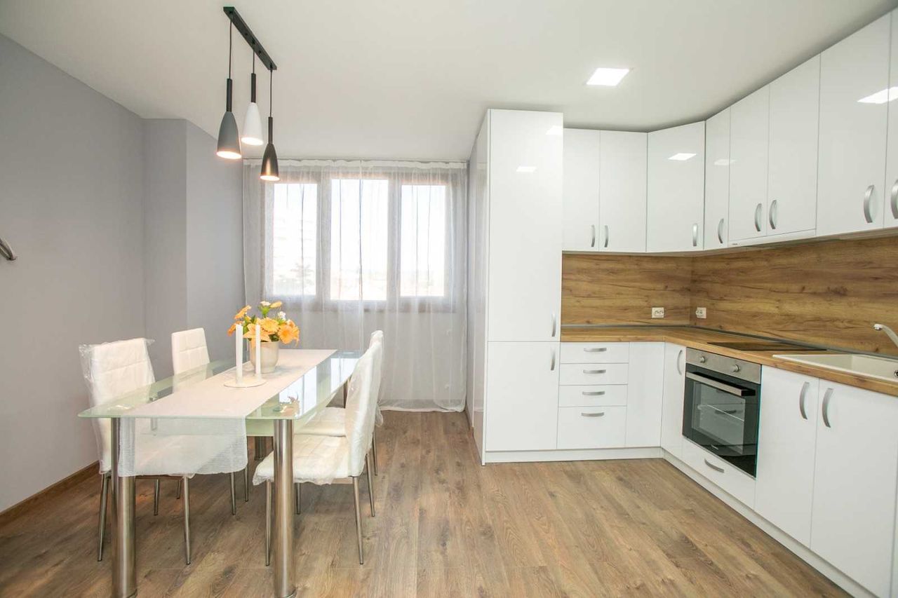 Продава се Тристаен апартамент в Ловеч, Широк център - 95 кв.м за 1106 €/кв.м - Снимка #1