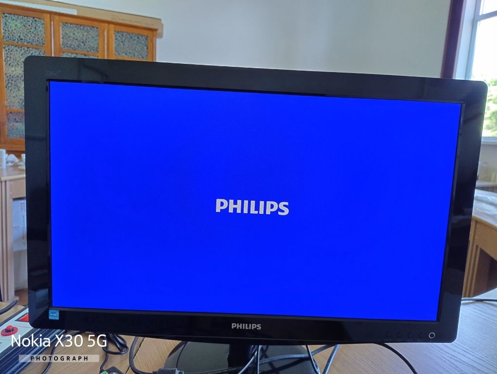 Monitor PHILIPS model 226V3L functional