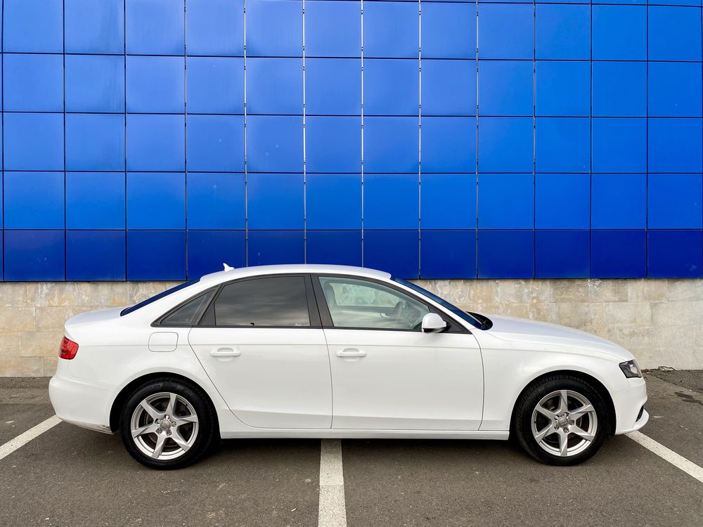 AUDI A4 B8 2010 sedan multitronic 143 cp