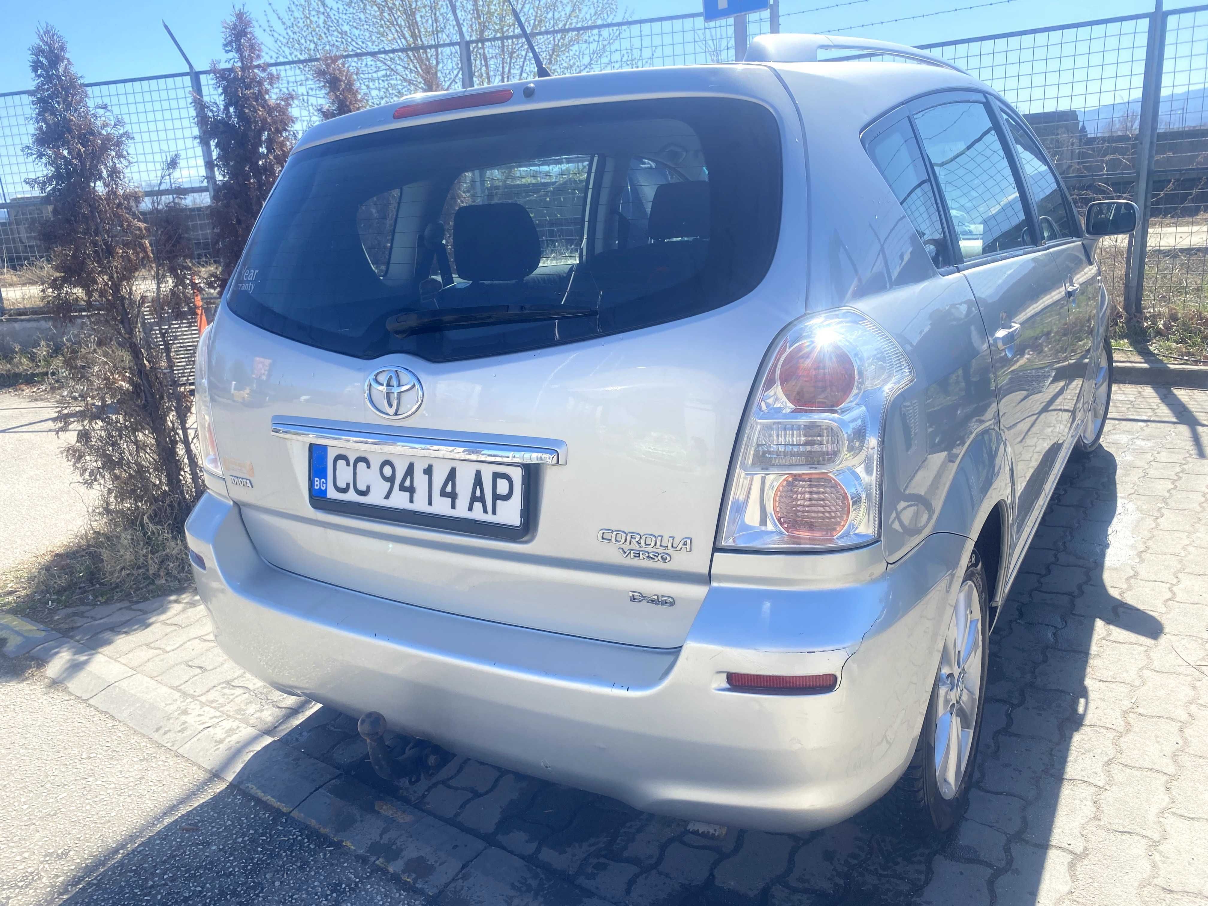 Продавам Toyota corolla verso 2.2 D4D