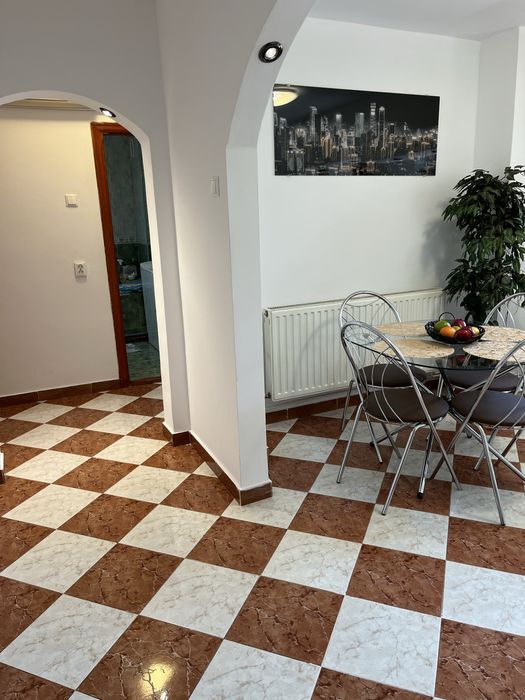 Apartament de inchiriat 2 camere,frumos si spatios