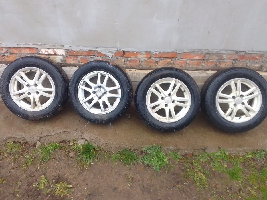 Продам комплект резины с дисками летние
