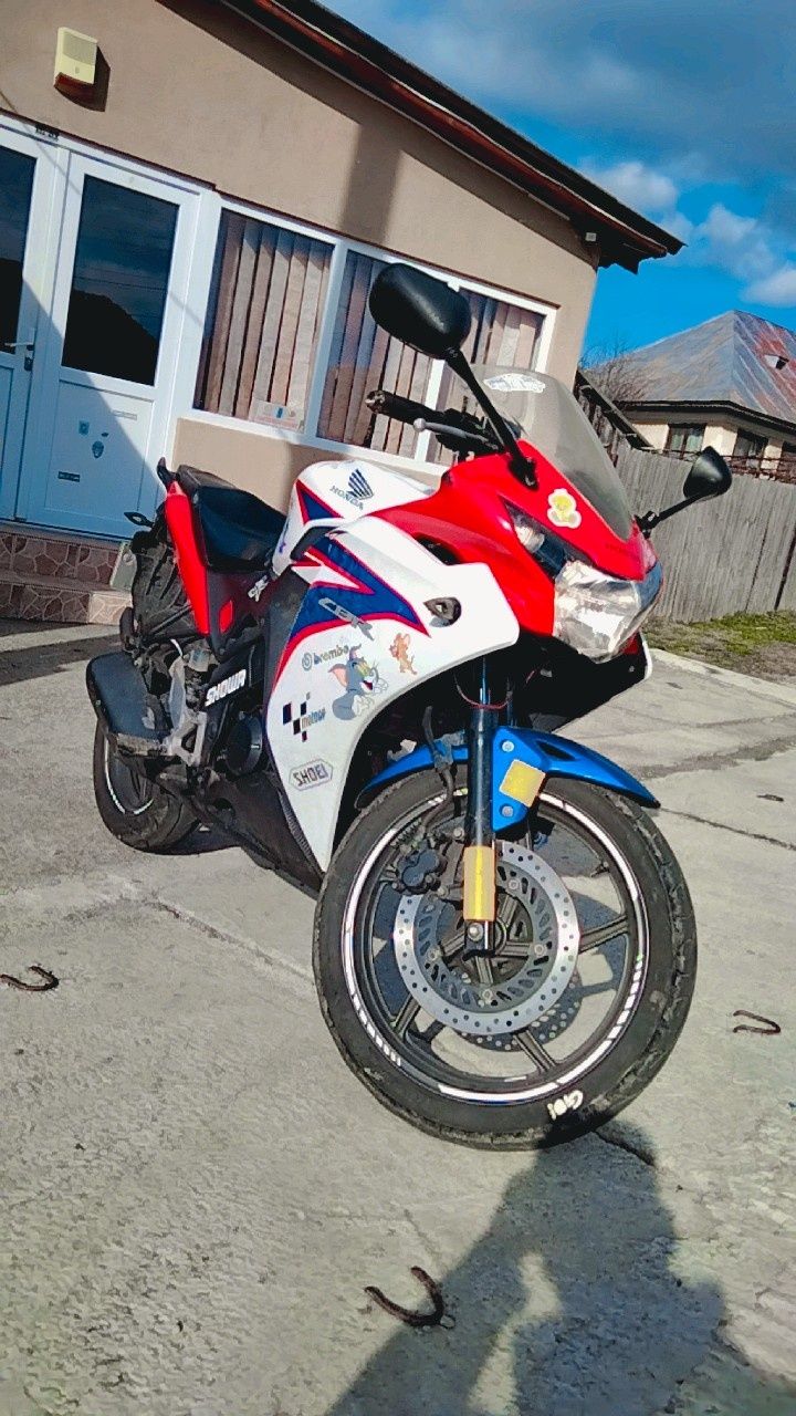 Vând Honda Cbr125