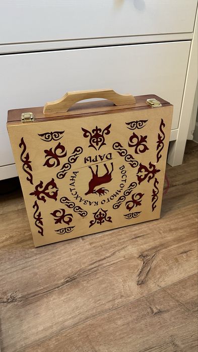 Деревянный чемодан