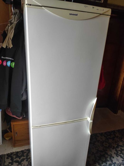 Продавам хладилник с фризер SNAIGE RF 310 – 173 см височина