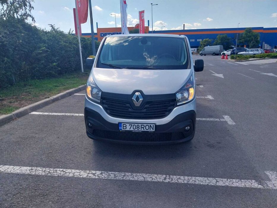 Vand Renault Trafic, model lung 7+1 locuri in stare foarte buna