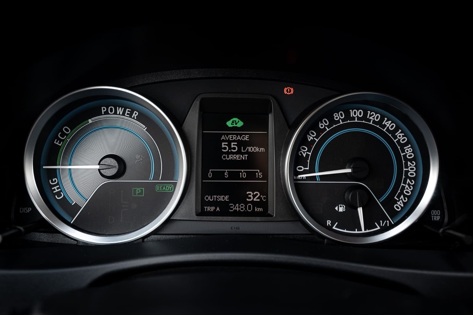 Toyota Auris 1.8 Hybrid 2015г.
