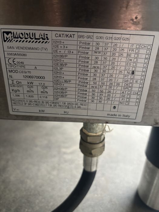 Aragaz profesional patru ociuri.