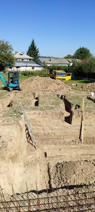 Miniexcavator de inchiriat 4.2t pt săpături demolări terasari terenuri