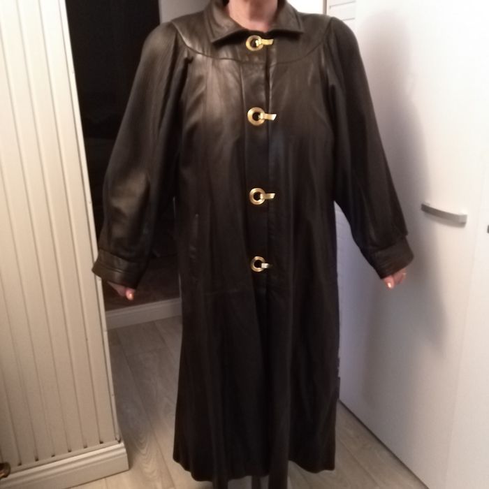 LóHaina de piele lunga Mr. 54/56  700 lei