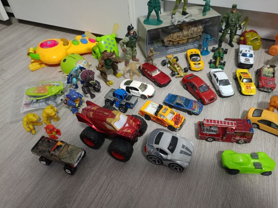 Коли и други играчки