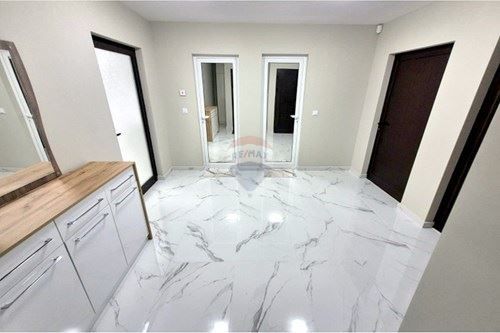 Продава се Къща в Варна, Галата - 730 кв.м за 343 €/кв.м - Снимка #11