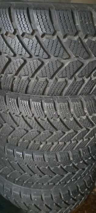 Продавам гуми за бус, използвани