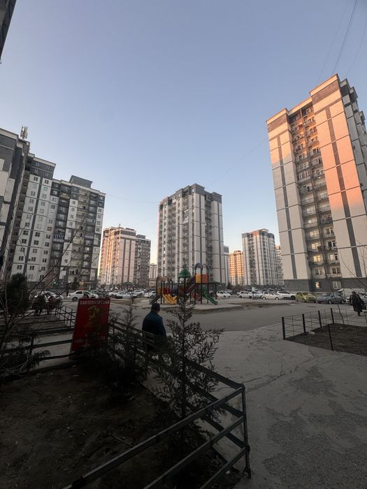 Продается квартира Под бизнес адрес:массив Карасув ор.Буюк супермаркет