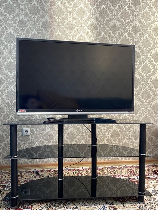 Телезивор с подставкой