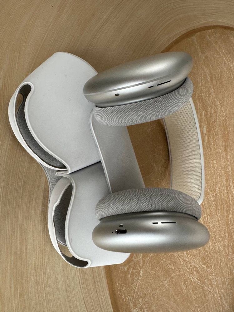 Airpods Max Original Apple product.