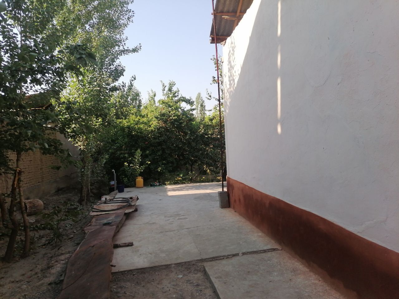 Xovli uy sotiladi
