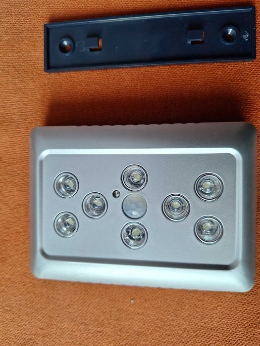 Lanterna - Lampa  -  Proiector - LED cu senzor PIR