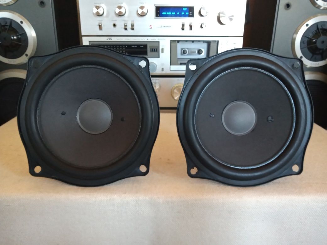 Set Difuzoare Mid/Bass Grundig. 4 ohms,25 watts,20,5 cm. Impecabile.