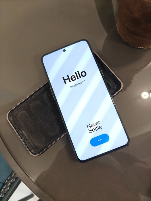 Oneplus 10T model 16/256 GB capac spate crapat in rest fara probleme.