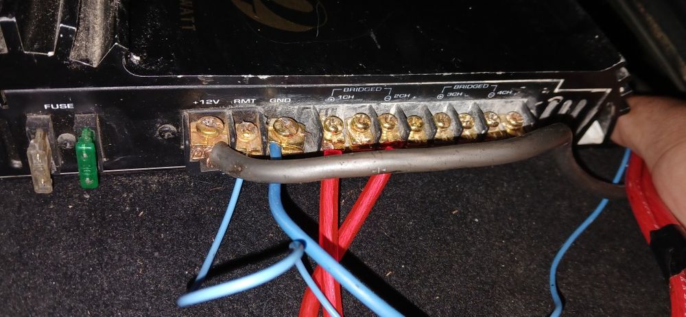 Vînd sistem auto  complet pentru bass