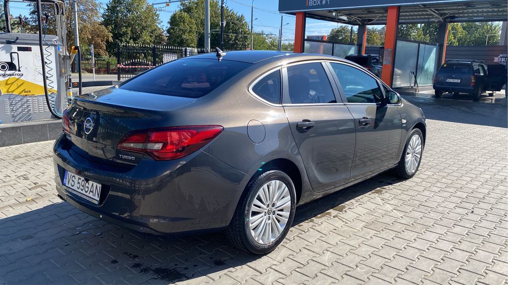 Vand Opel Astra J 2013 1.4 turbo 140cp