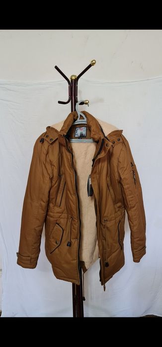 Продаю куртку оригинальный новый Все вопросы по телефону