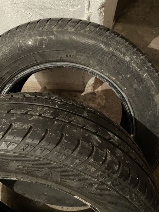 Vand 2 cauciucuri de vara