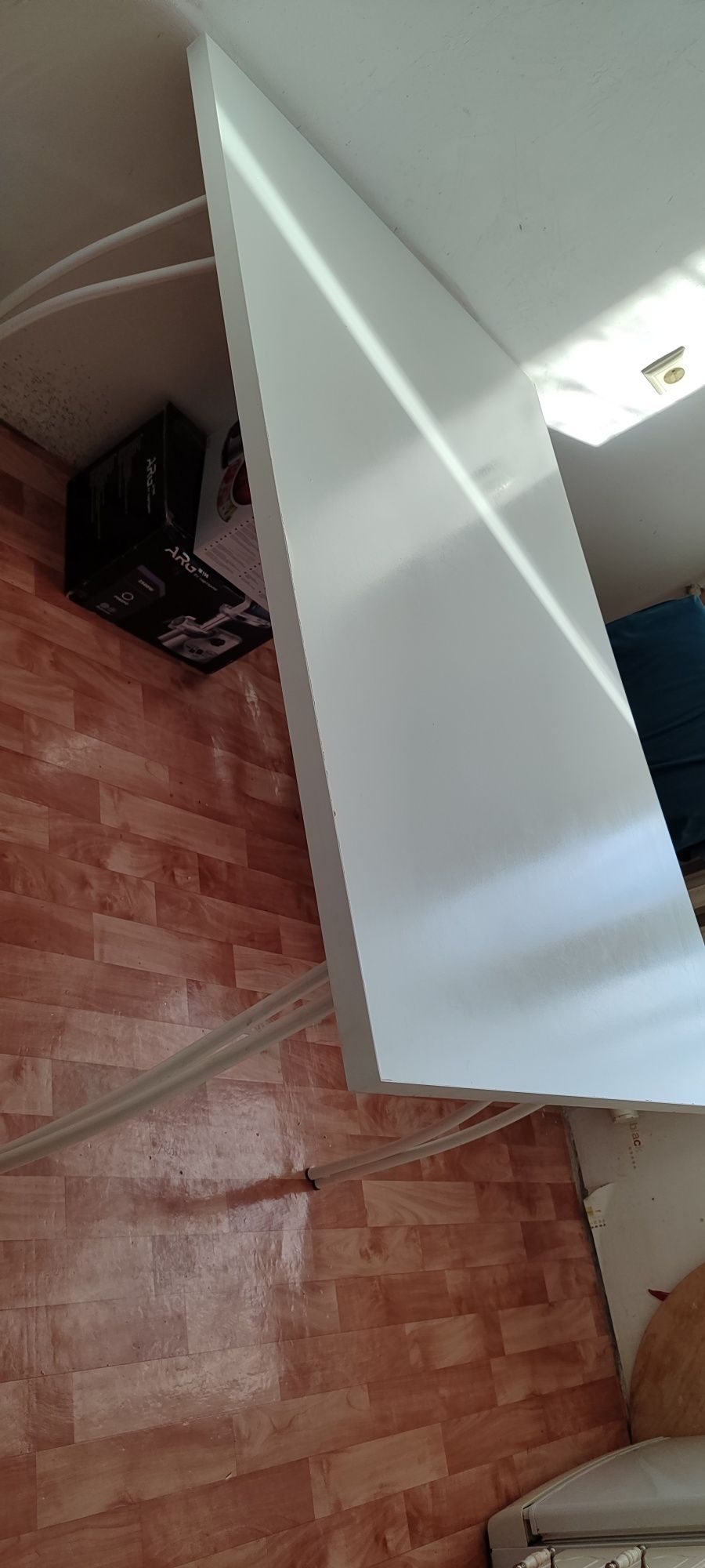 Кухонный белый стол