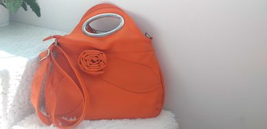 Оранжева чанта от изкуствена кожа