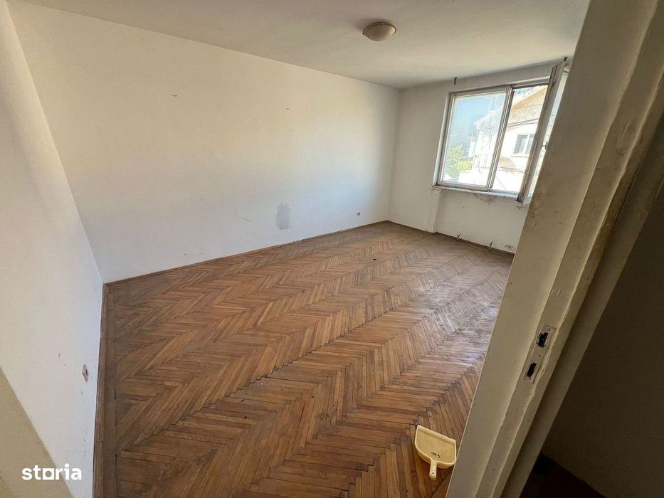 Apartament 3 camere decomandat – Etaj 1 – Zonă centrală– 78.000€