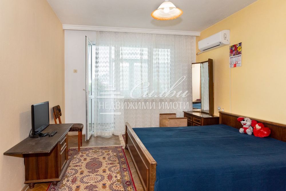 Четиристаен ТУХЛЕН апартамент - кв.Математическа гимназия!