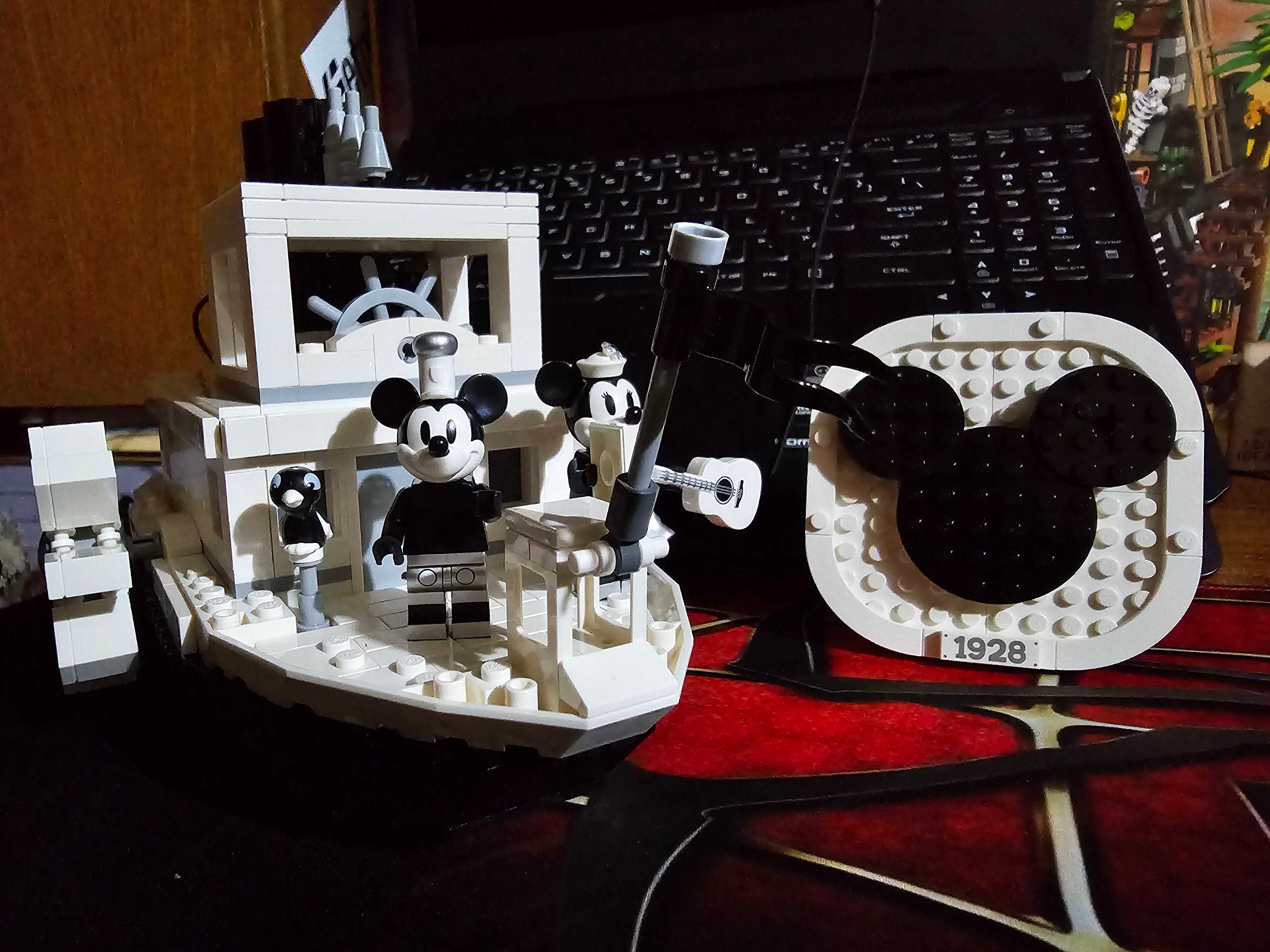 LEGO Ideas 21317 Disney Steamboat Willie